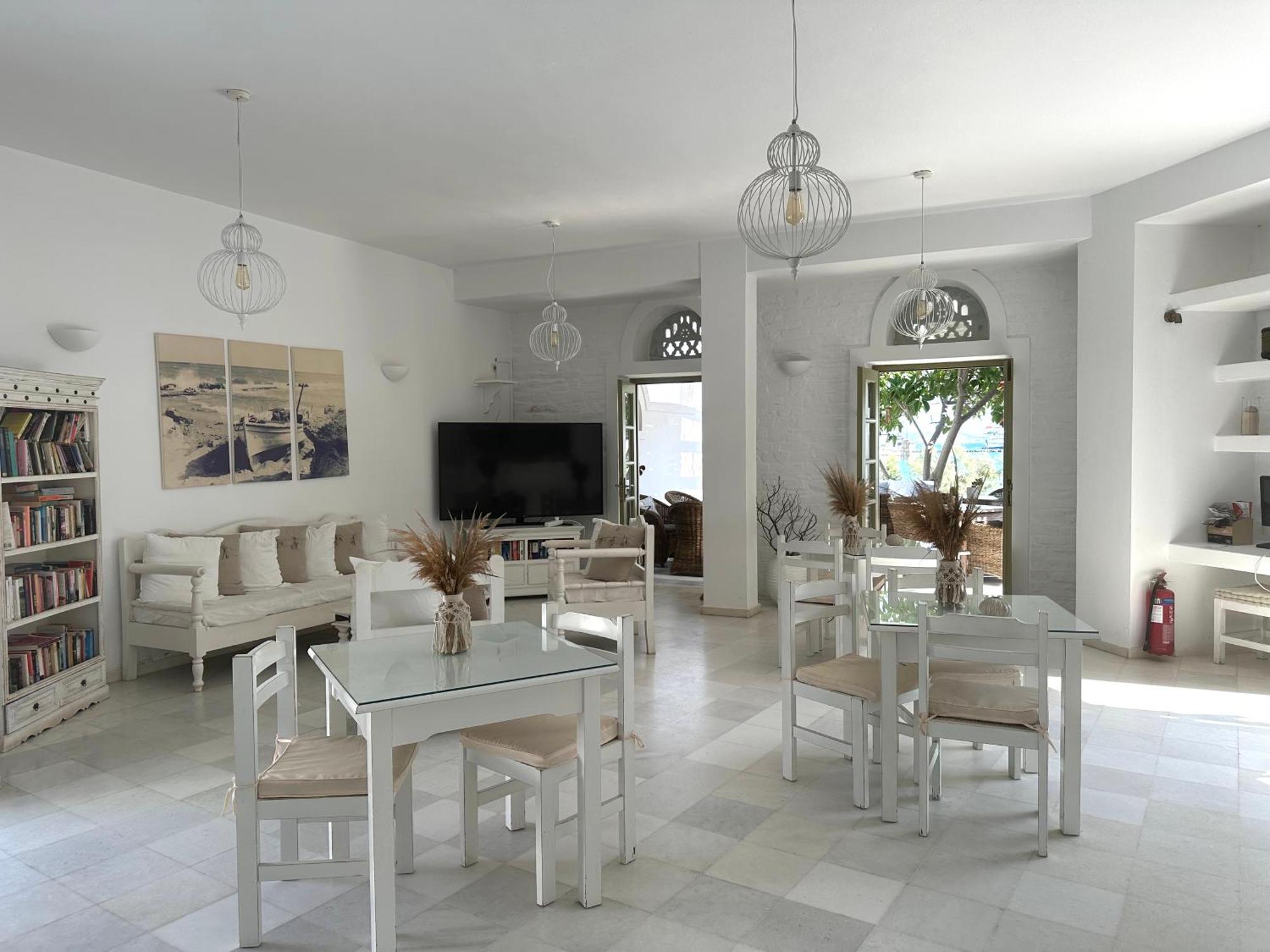 Artemis Hotel Antiparos Town Екстериор снимка